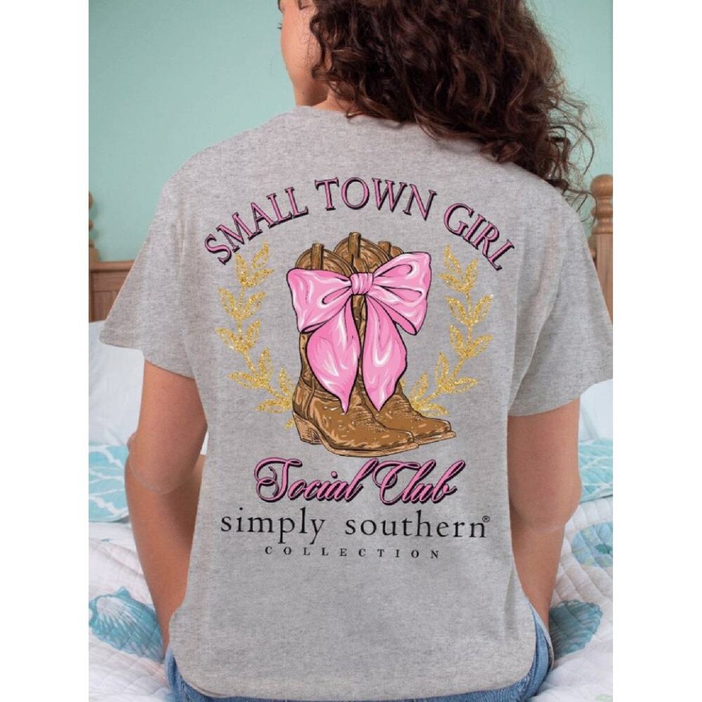 Simply Southern Small Town Girl Social Club Graphic T-Shirt Top Womens L‎ NWT